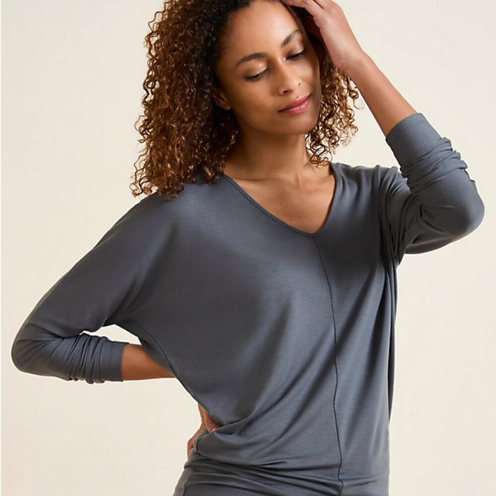 Garnet Hill ~New ~ Zuri Comfort Knit V-Neck Tencel Lyocell Top in size Small - Picture 2 of 15
